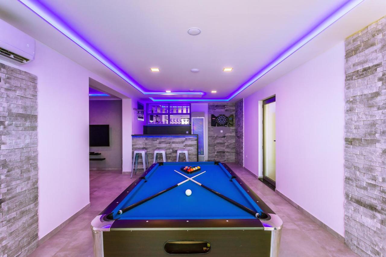 Villa Belvedere With Heated Pool, Billiards, Media Room, Sea Views,10 Pax Omiš Exterior foto